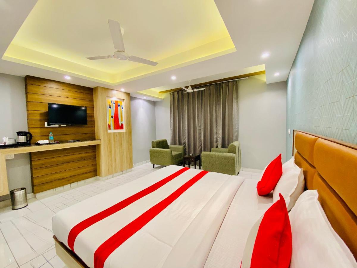 Hotel The Eleganza Jhājra Exterior foto